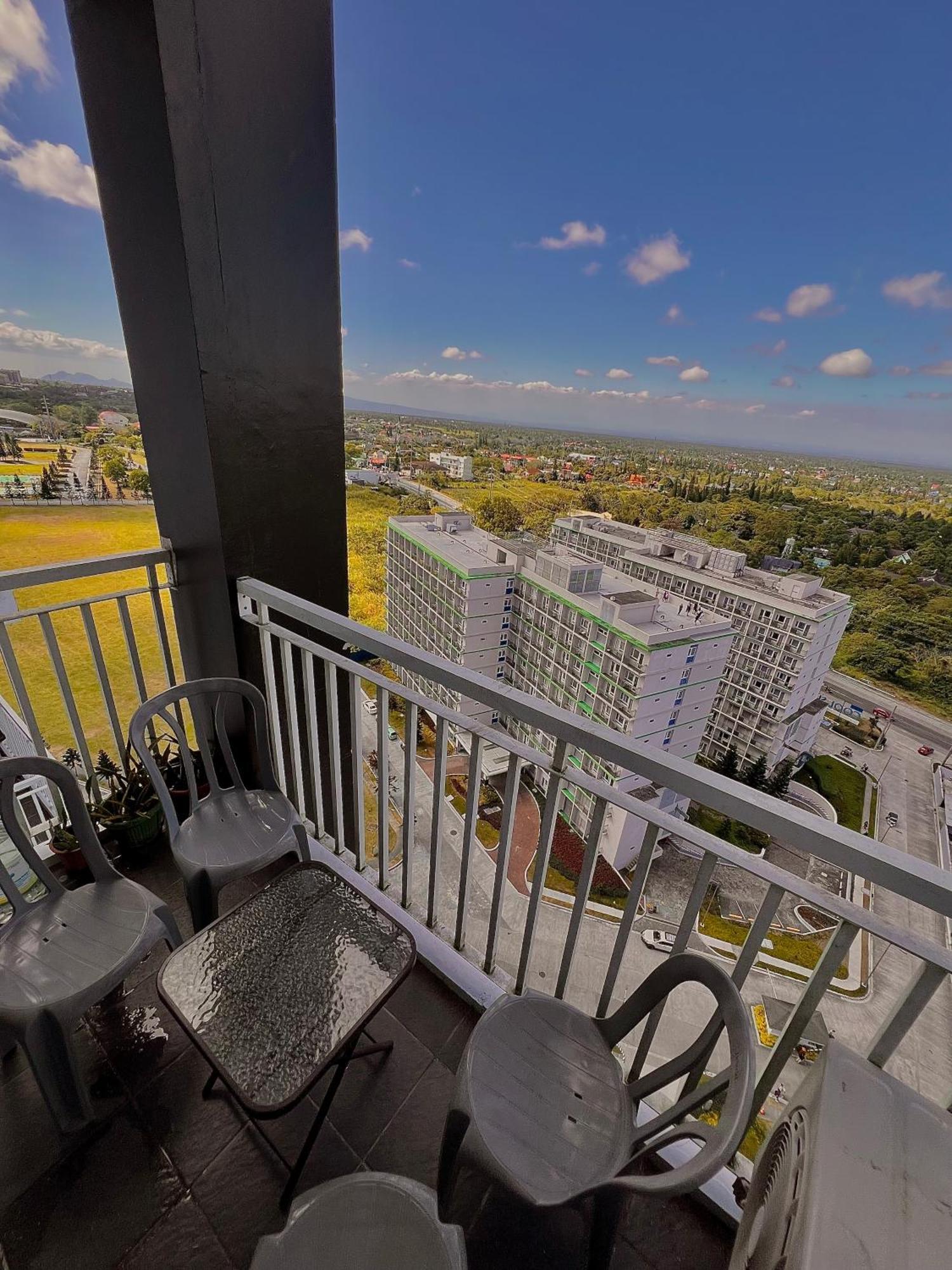 The Pallet House, Wind Residences Tagaytay タガイタイ エクステリア 写真
