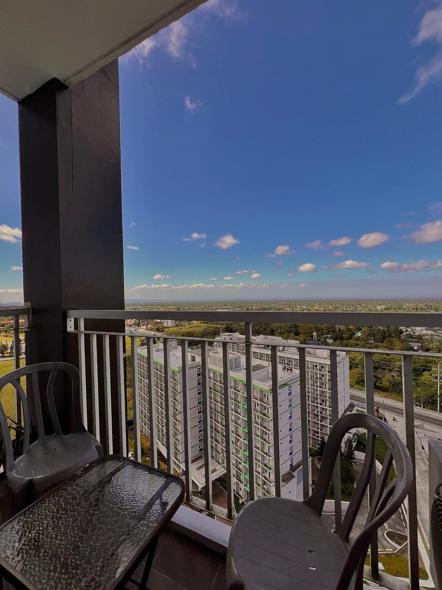 The Pallet House, Wind Residences Tagaytay タガイタイ エクステリア 写真